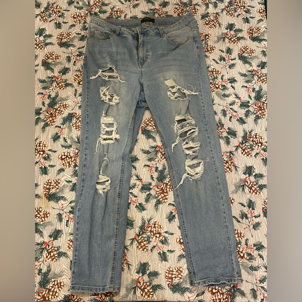 Distressed Forever21 Straight-Cut Jeans